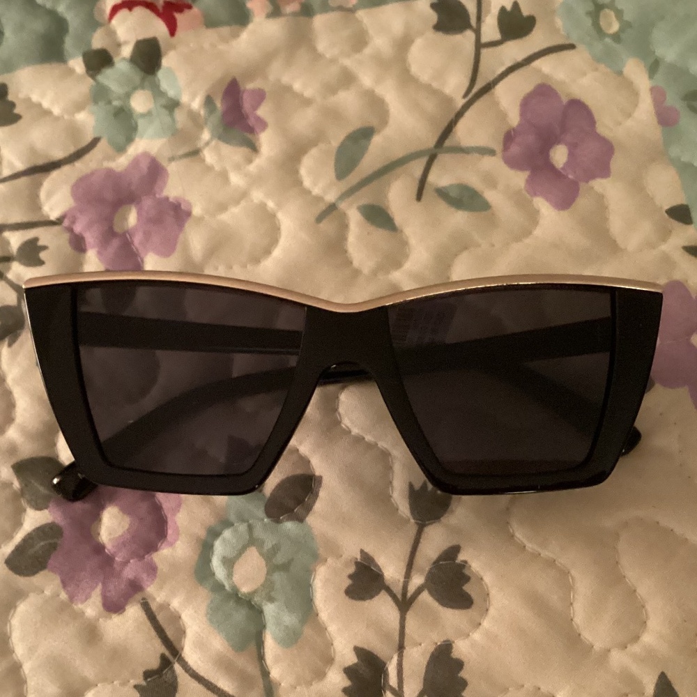 NWT ANTHRO BLOCKED CAT EYE GLASSES Black/Gold